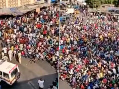 Migrant-Workers-Come-Out-on-Road-in-Bandra
