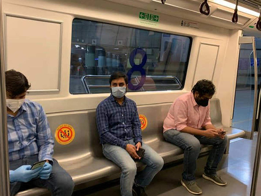Delhi-Metro-Coach-Corona